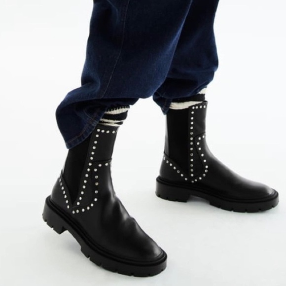 Zara Women’s pull-on black low heel studded ankle boots, Sz 37/6-½